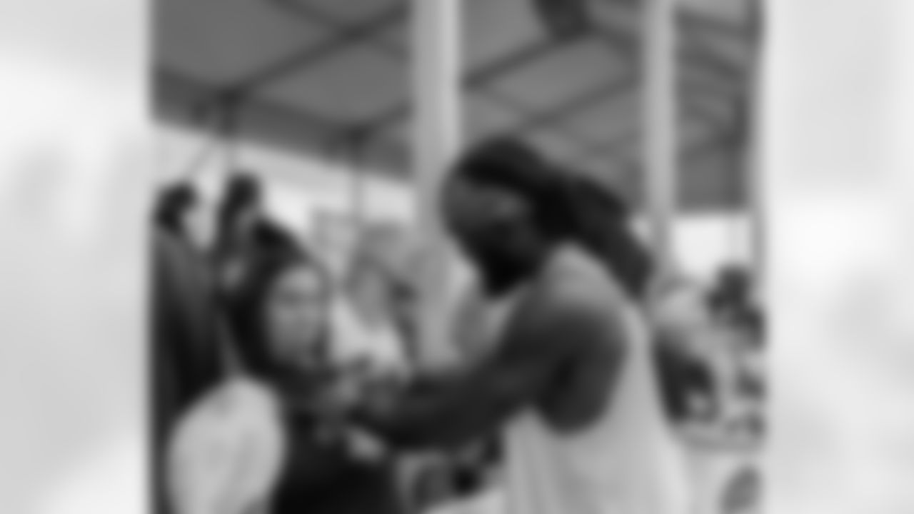 New Orleans Saints linebacker Demario Davis greets fans at 2022 Saints Training Camp presented by Rouses Markets on Thursday, August 11 at the Ochsner Sports Performance Center.