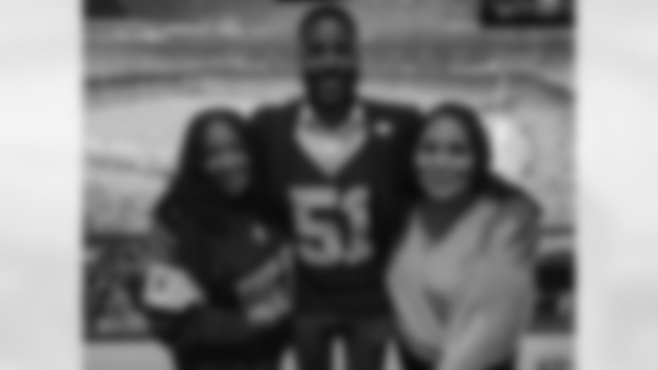 New Orleans Saints legend Sam Mills was inducted into the Saints Ring of Honor on Thursday, December 2, 2021 as the Saints took on the Dallas Cowboys on Thursday night.