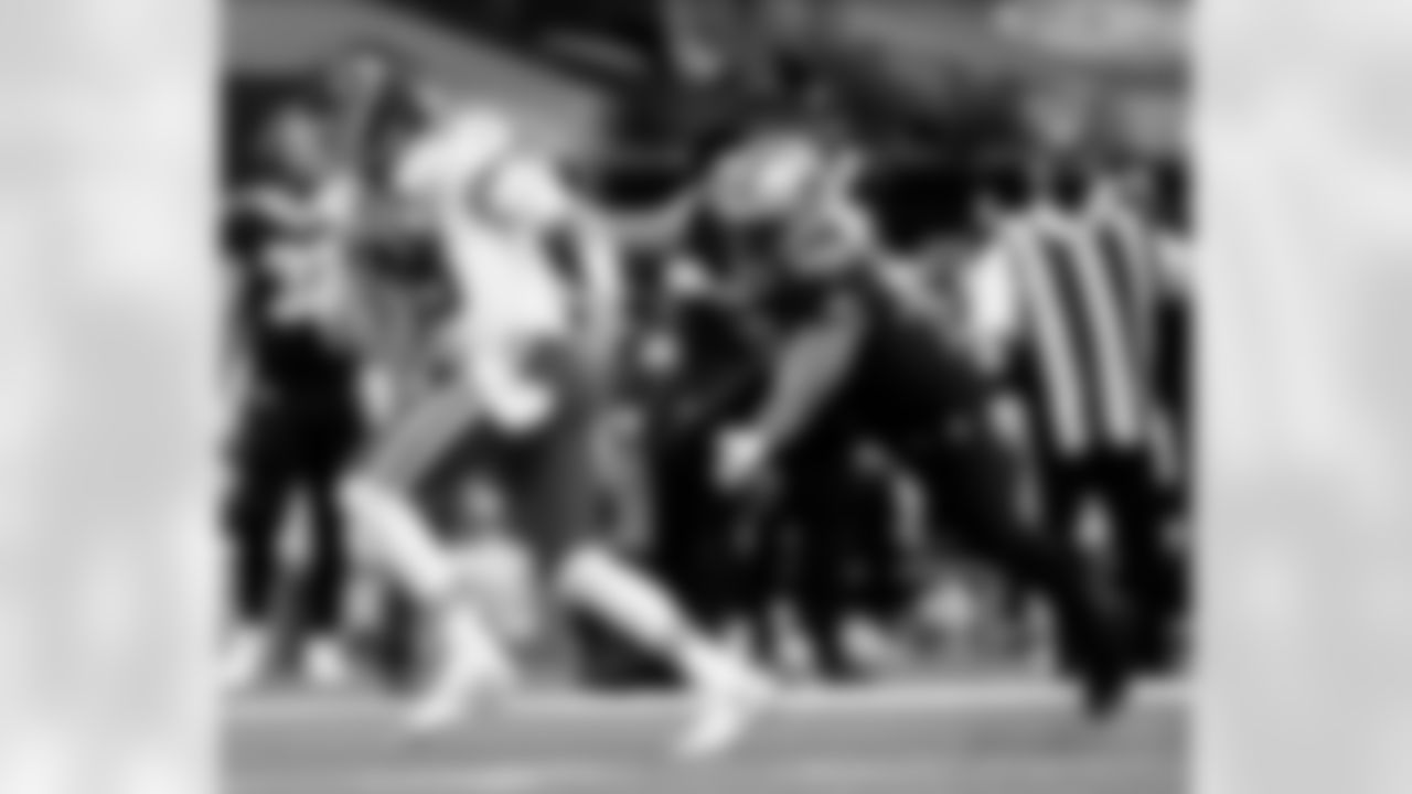 Game action photos from the New Orleans Saints vs. Kansas City Chiefs matchup in Week 15 of the 2020 NFL season.