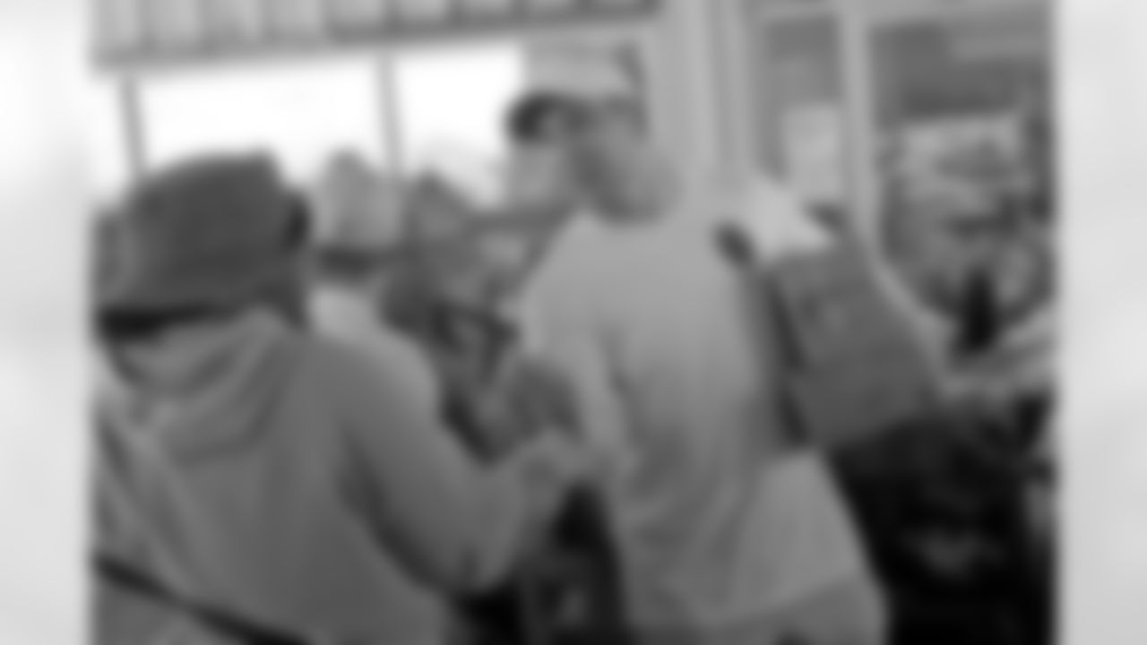 New Orleans Saints safety Tyrann Mathieu and teammates Cam Jordan, Kaden Elliss, Jordan Jackson, and D'Marco Jackson handed out Thanksgiving turkeys and additional food items with Giving Hope New Orleans on Tuesday, November 8 2022.