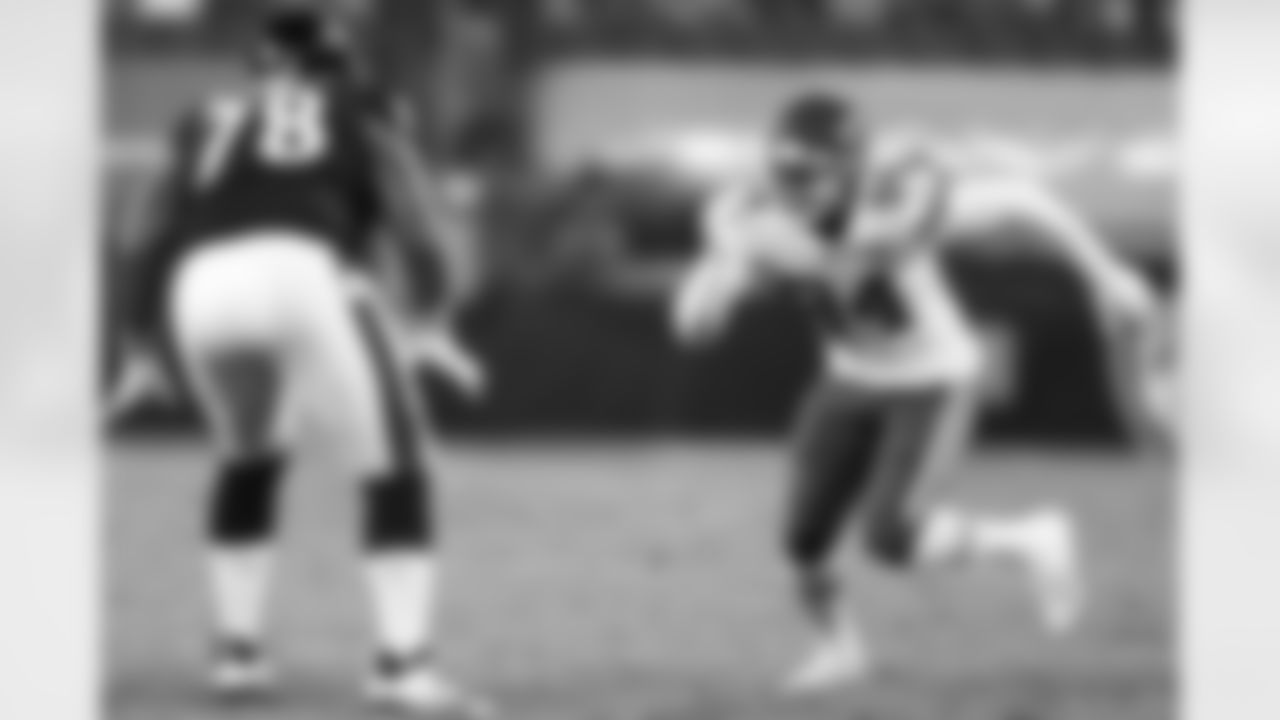 New Orleans Saints announced that they have agreed to terms with free agent defensive end Taco Charlton on Monday, April 4, 2022. Check out Taco in action with the Pittsburgh Steelers and Kansas City Chiefs during his career.