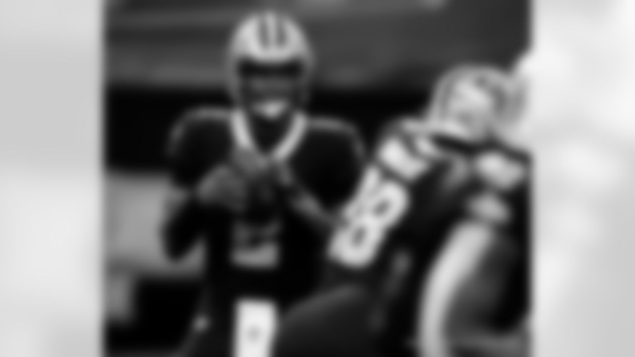Game action photos from the New Orleans Saints vs. San Francisco 49ers matchup in Week 10 of the 2020 NFL season.