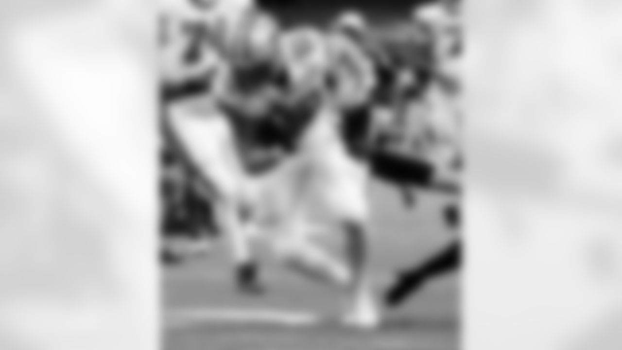 Game action photos from the New Orleans Saints vs. Minnesota Vikings matchup on Christmas Day in Week 16 of the 2020 NFL season.