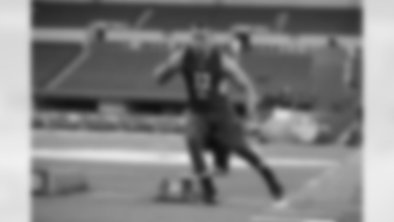 LB Kamalei Correa