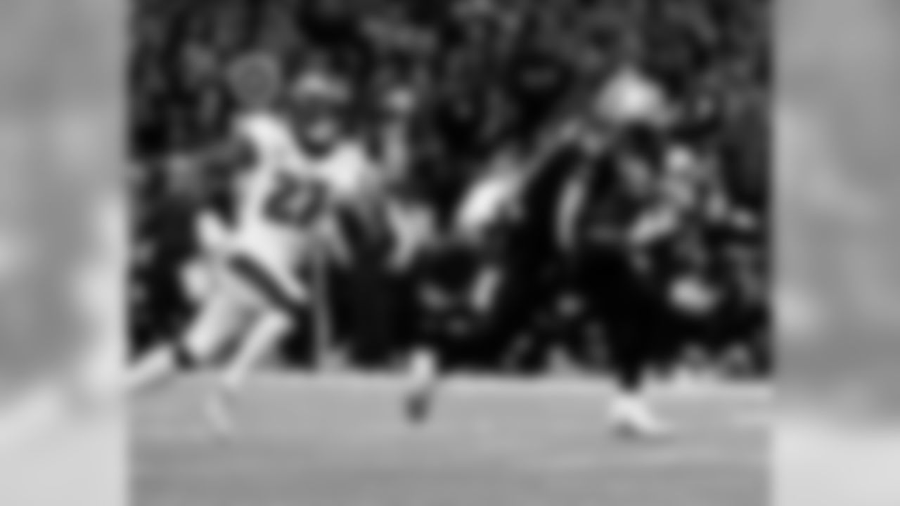 Saints 20 - Eagles 14 (W)
Divisional Game
Michael C. Hebert