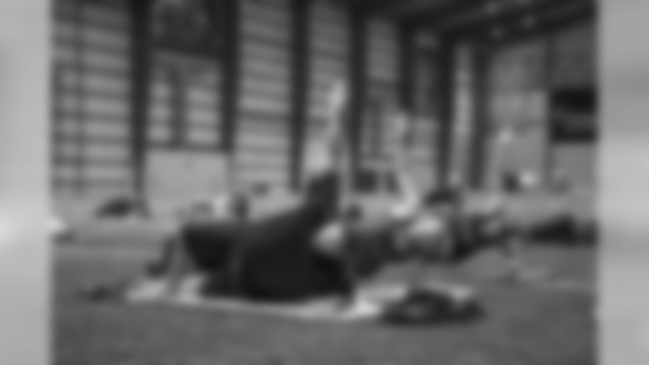 Gallery_GamedayYoga_10081913