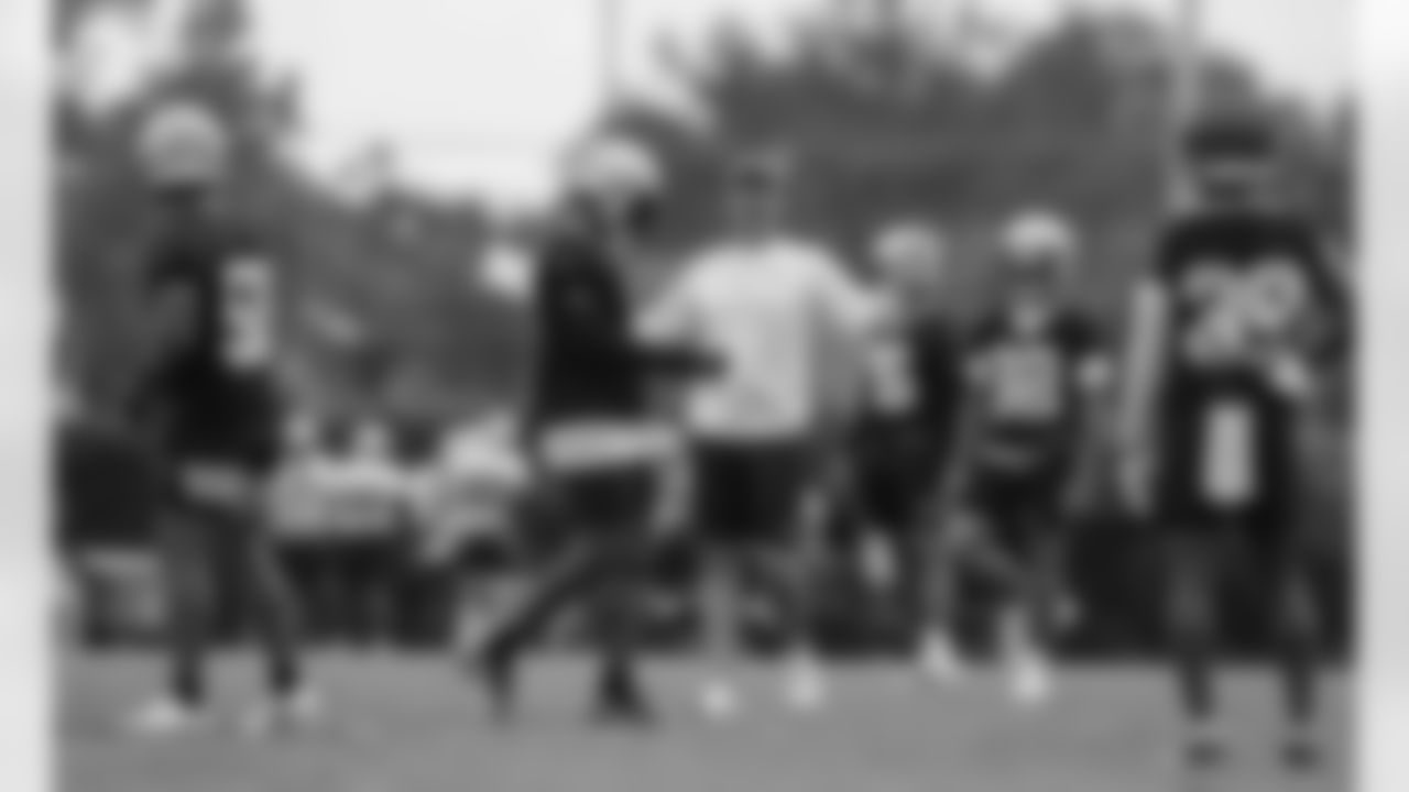 New Orleans Saints head coach Dennis Allen coaches up the defense during the team's 2022 OTA practices on June 9, 2022 at the Ochsner Sports Performance Center.