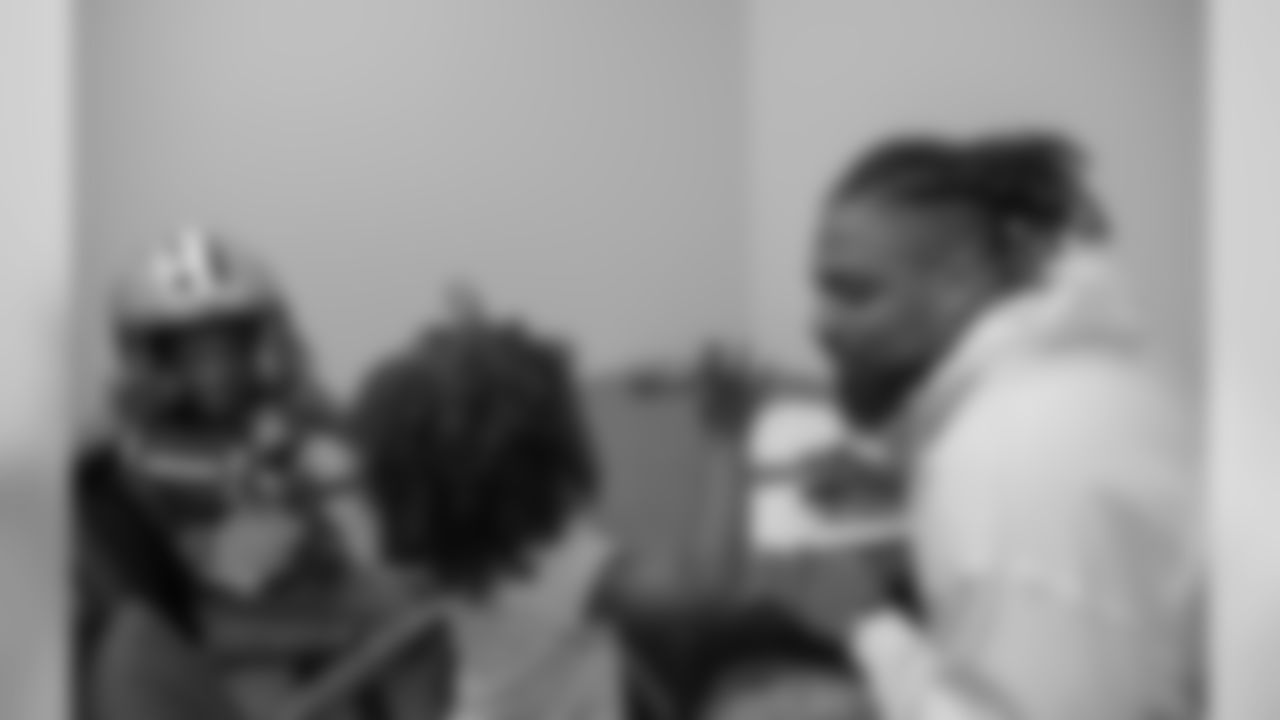 Gallery-CameronJordan-ContractSigning-061219_031