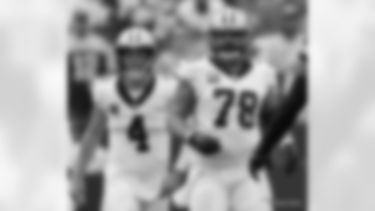 Check out the game action from the New Orleans Saints game against the Green Bay Packers in Week 3 of the 2023 NFL season including quarterback Derek Carr (4) and center/guard Erik McCoy (78).