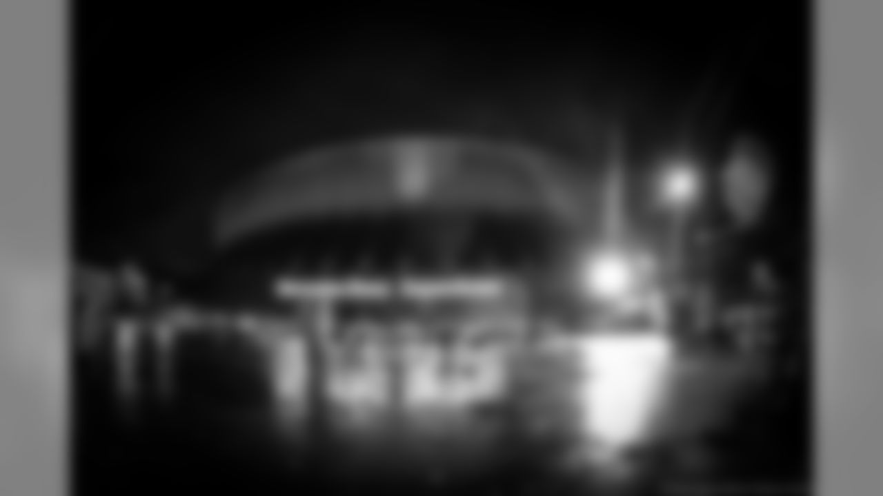 Gallery_Pregame_WK5_100818_27