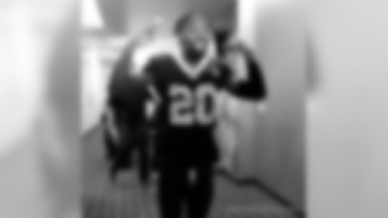 Saints 20 - Eagles 14 (W)
Divisional Game
Michael C. Hebert