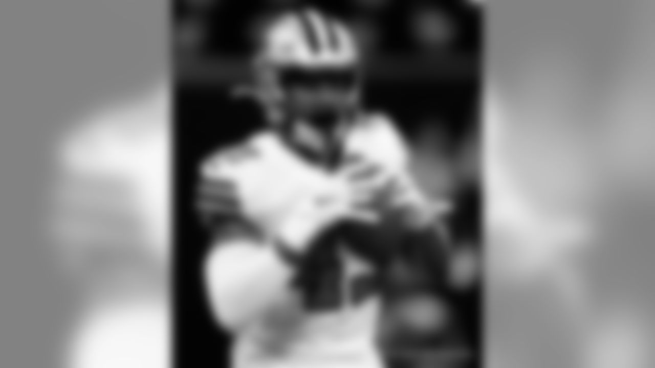 Pregame photos as the New Orleans Saints players' prepare for week 13 before taking on the Atlanta Falcons at Mercedes-Benz Stadium.