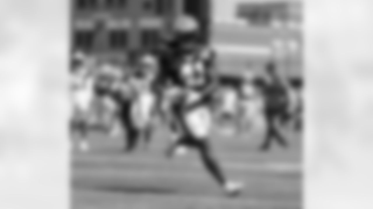 New Orleans Saints running back Alvin Kamara took the field for practice during 2022 Saints Training Camp presented by Rouses Markets on Tuesday, August 16 against the Green Bay Packers at Ray Nitschke Field in Ashwaubenon, Wisconsin ahead of their game in week 2 of the 2022 NFL Preseason.