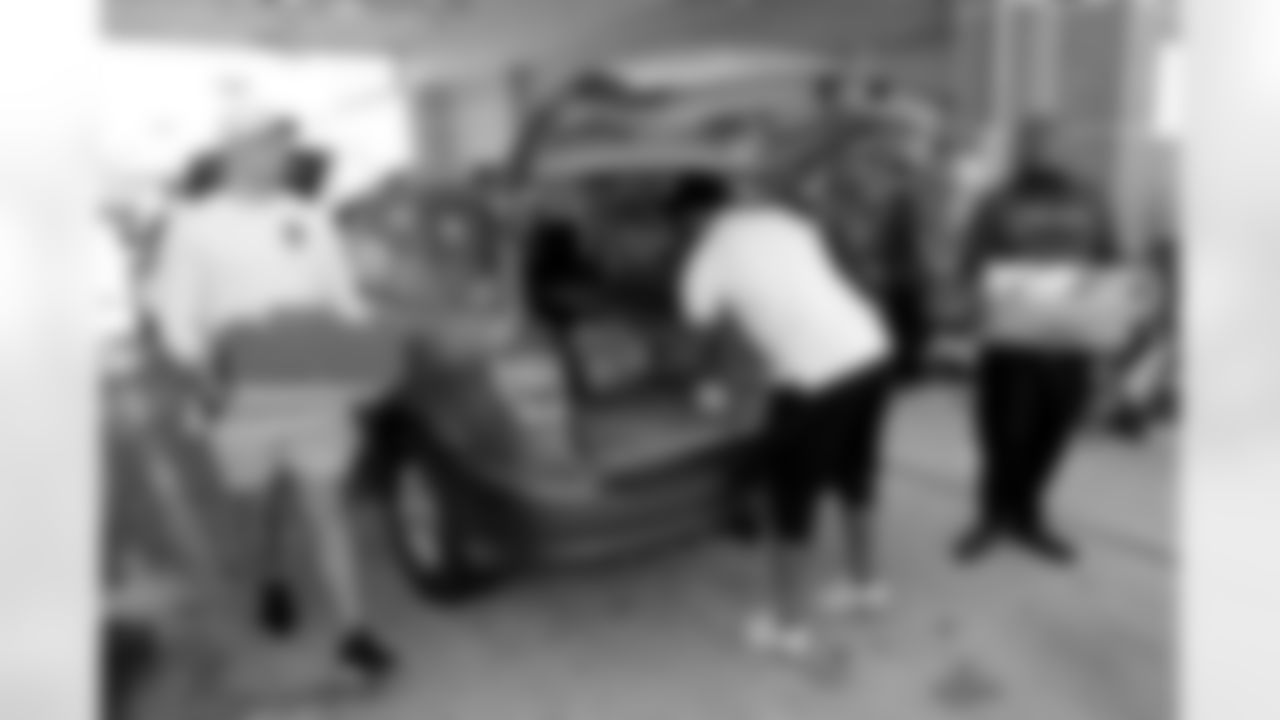 New Orleans Saints safety Tyrann Mathieu and teammates Cam Jordan, Kaden Elliss, Jordan Jackson, and D'Marco Jackson handed out Thanksgiving turkeys and additional food items with Giving Hope New Orleans on Tuesday, November 8 2022.