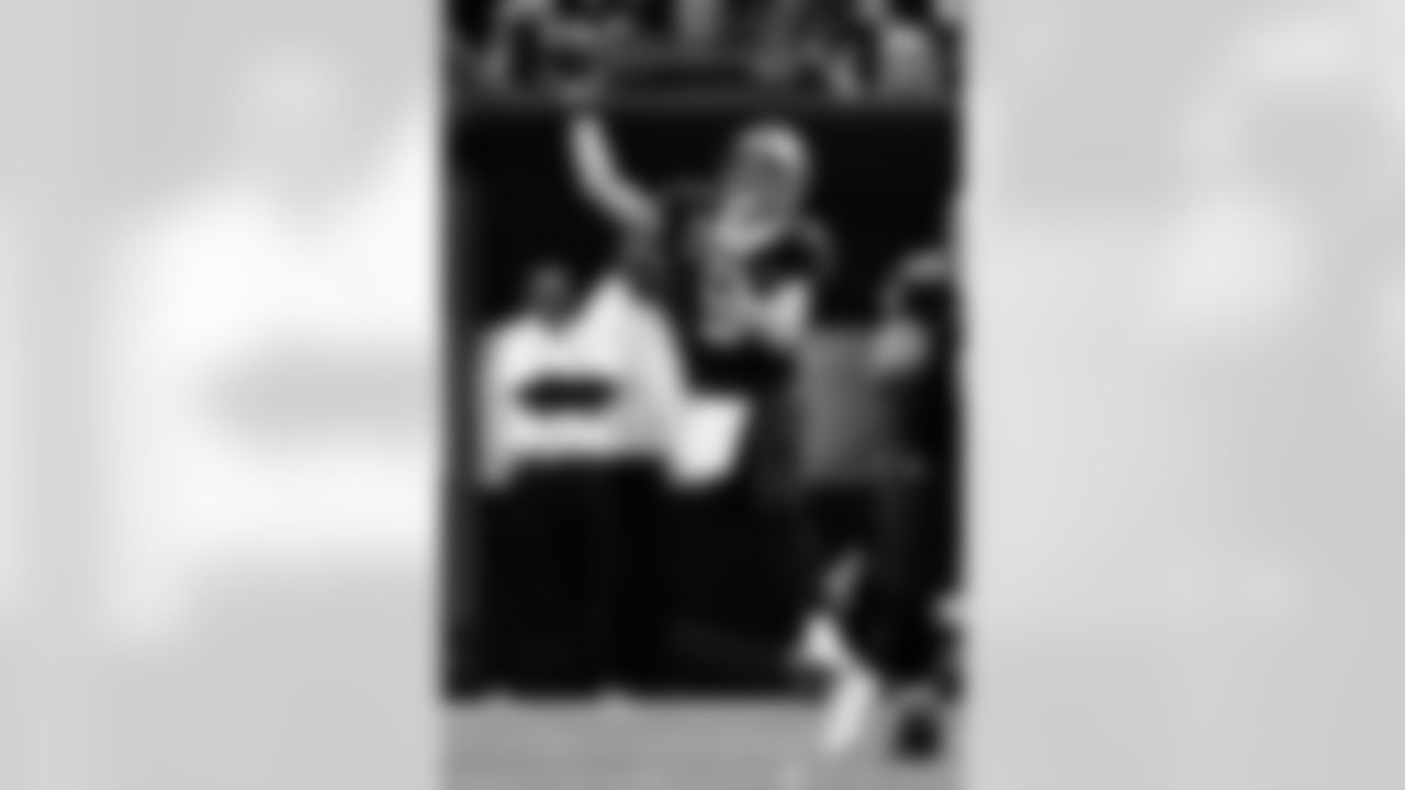 Saints 20 - Eagles 14 (W)
Divisional Game
Michael C. Hebert