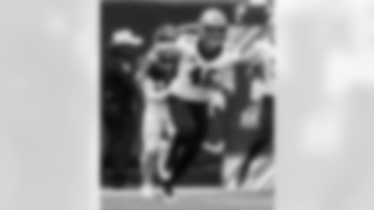 Check out the game action shots from the New Orleans Saints game against the Houston Texans in Week 6 of the 2023 NFL season.