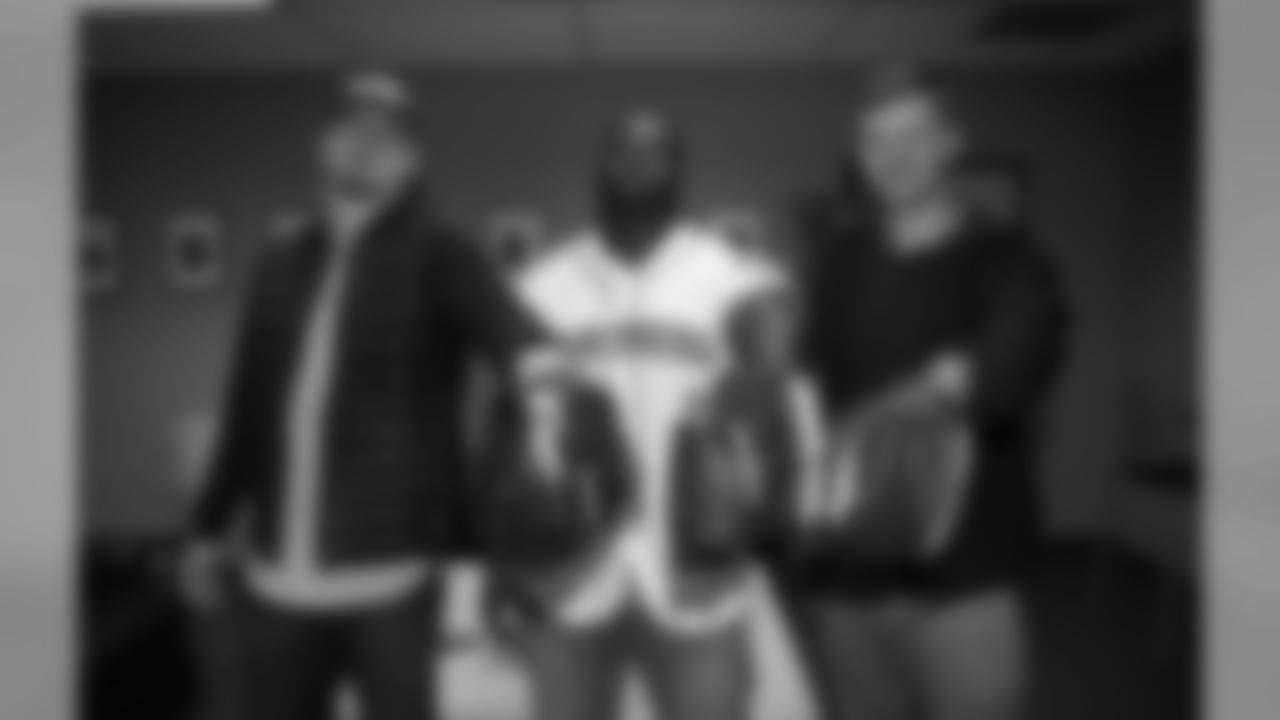 Punter Donnie Jones