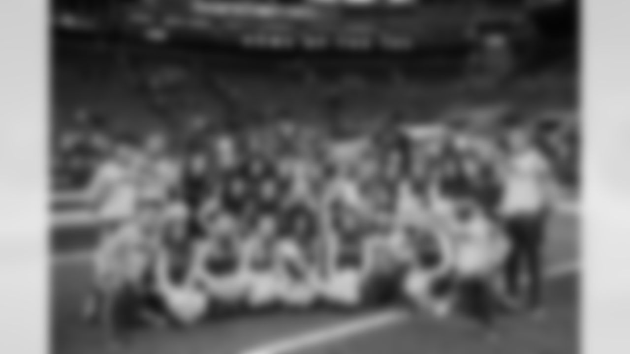 20221211_CARvsSEA_Dancers_POTTER-218