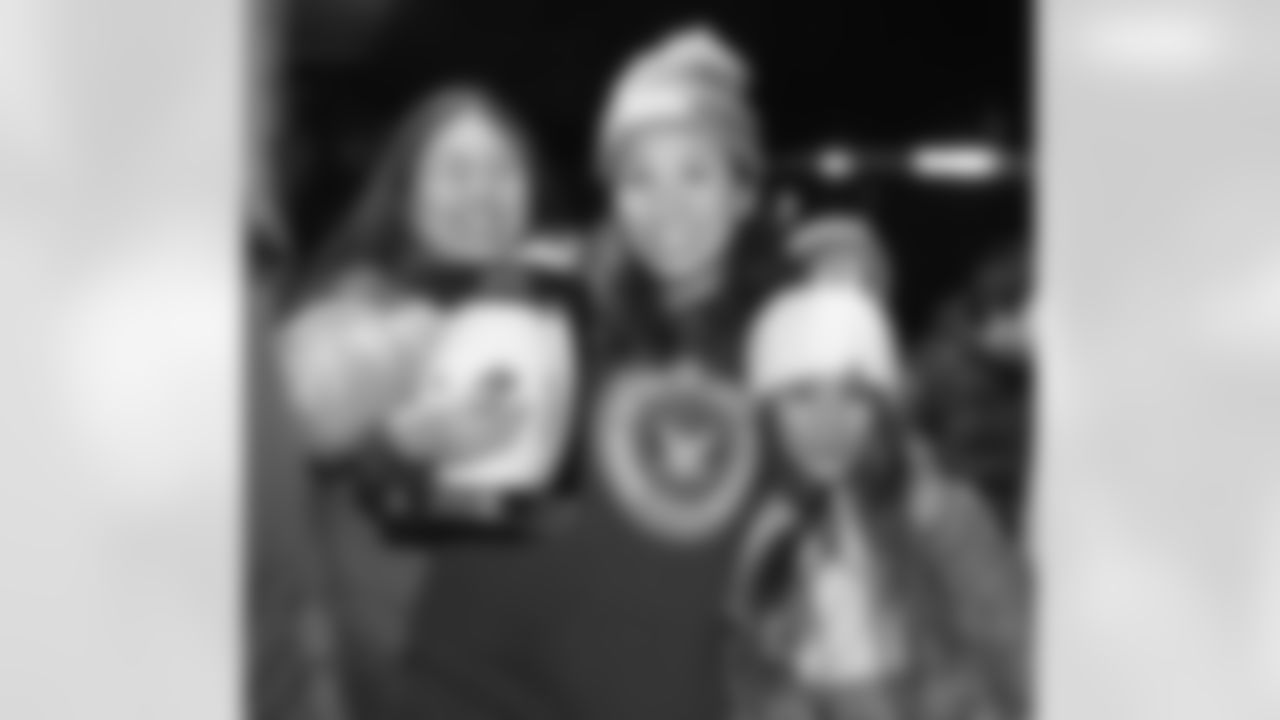 [December 19, 1993]: Cardinals 30 – Seahawks 27 (OT) Running back Ron Moore (30) of the Phoenix Cardinals is held to a one yard gain as he is tackled by Cortez Kennedy (96) of the Seattle Seahawks during the third quarter of their NFL game in Seattle, Washington, Dec. 19, 1993. Watching the play is Joe Wolf (68) of the Cardinals. Phoenix beat Seattle in overtime, 30-27. (AP Photo/Bill Chan)