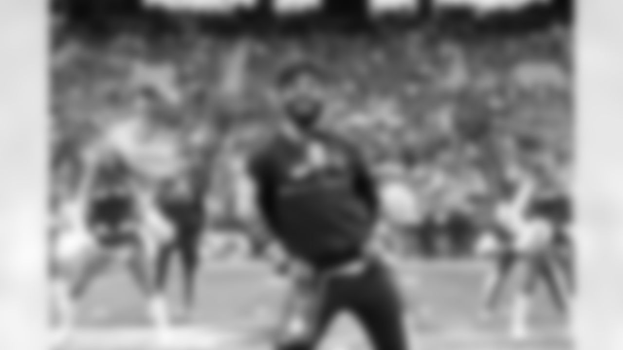20221211_CARvsSEA_Dancers_POTTER-71