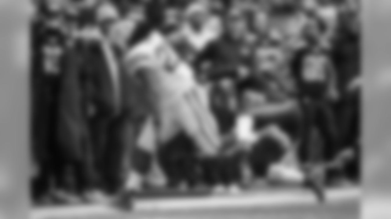 Seattle's Earl Thomas bounces away after using his injured shoulder to knock Green Bay's Eddie Lacy out-of-bounds in the third quarter.