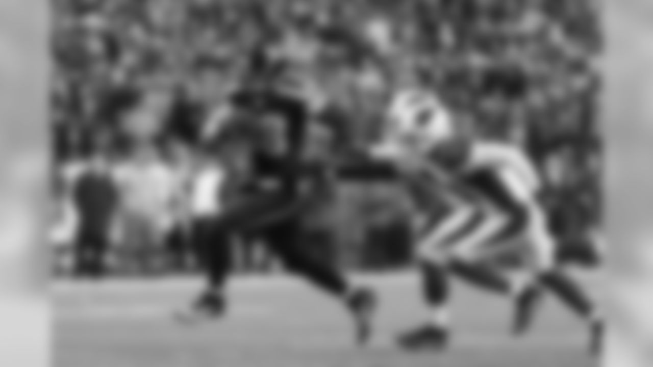 Seattle's Jimmy Graham races for the end zone.