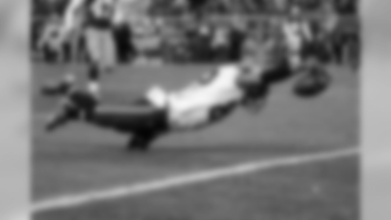 Seattle's Doug Baldwin stretches and gets the ball over the goal line for his second touchdown of the game.