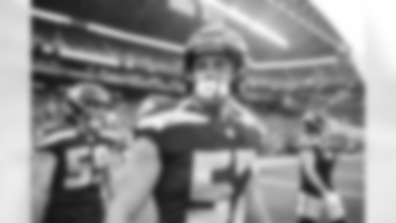 Seahawks-Top-Shots-Cody-Barton-20221211_12-50-45_5180