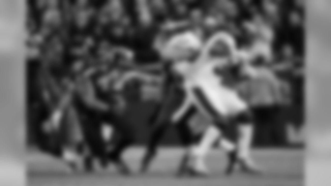 Seattle's Michael Bennett grabs hold of Eagles running back Jay Ajayi in the third quarter.