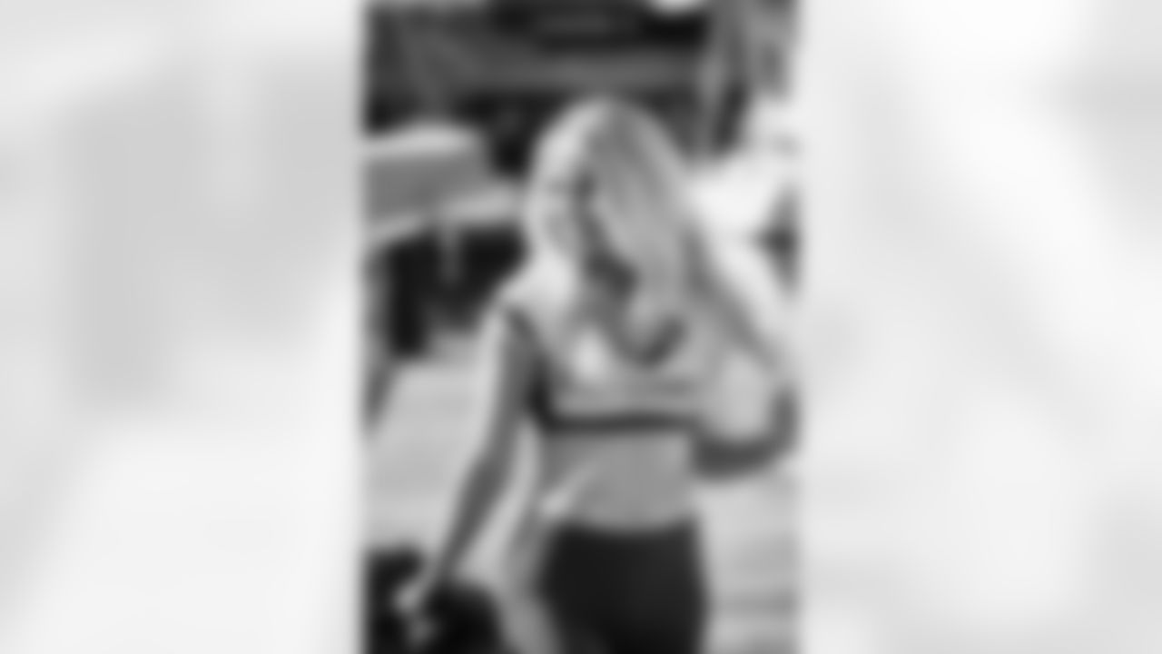 201106-dancers-angel-action-02