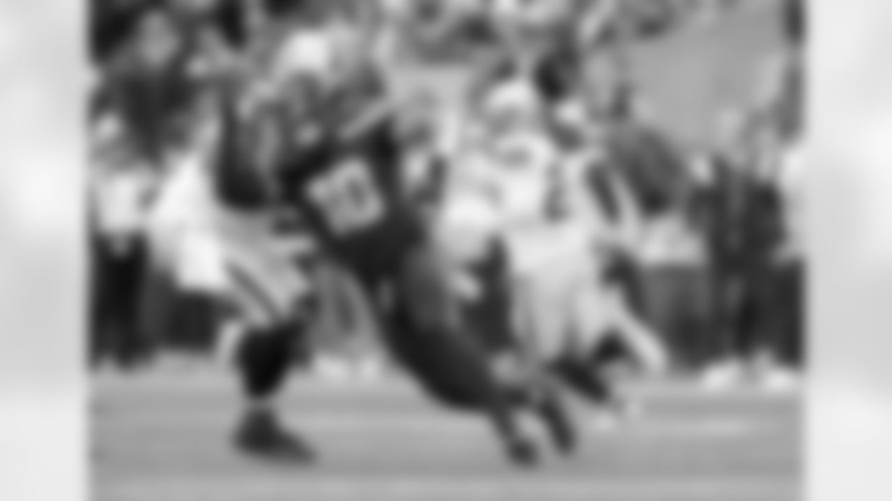 The best photos of Seahawks linebacker Uchenna Nwosu from the 2022 season.
