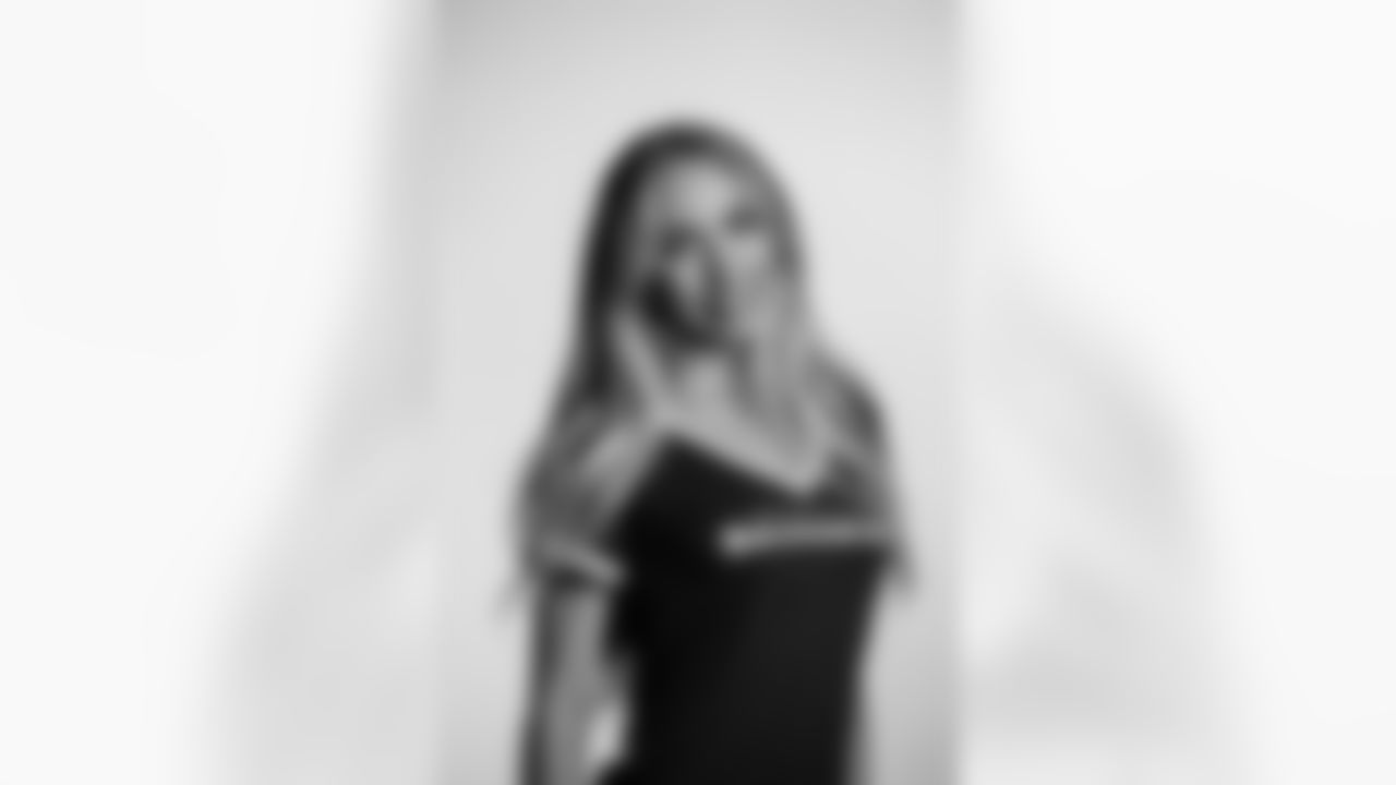 2021-Seahawks-Dancers_Lillian