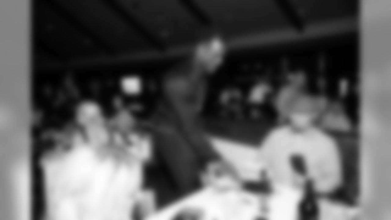 cliff_avril_charity_dining_2017_1305.jpg