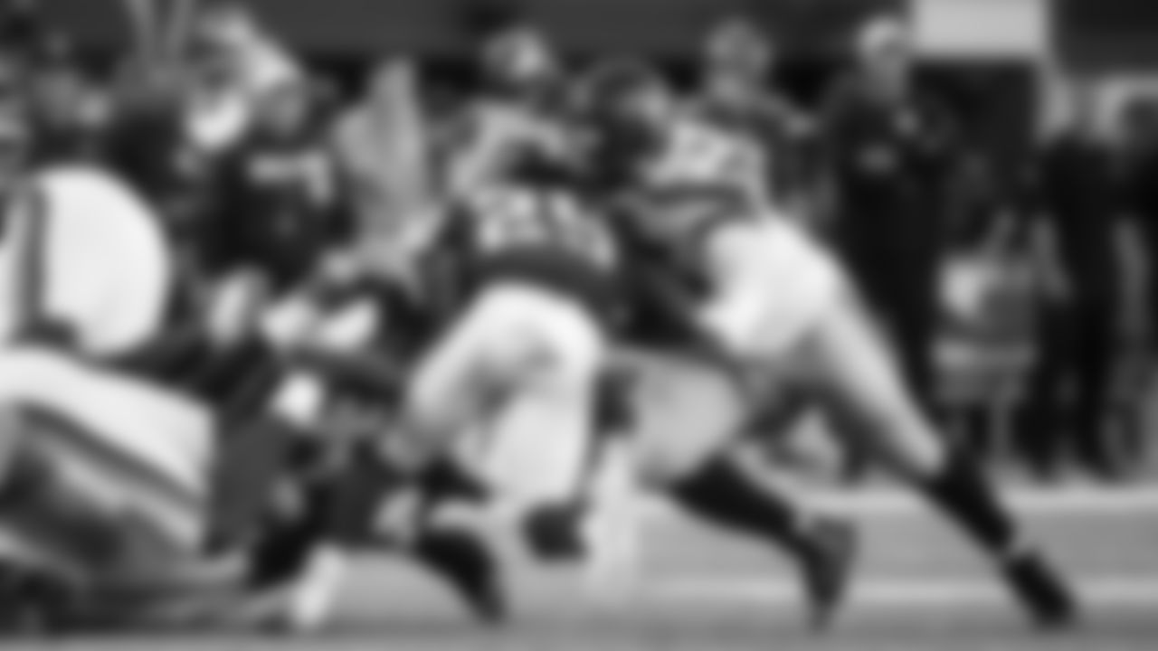 DT Earl Mitchell