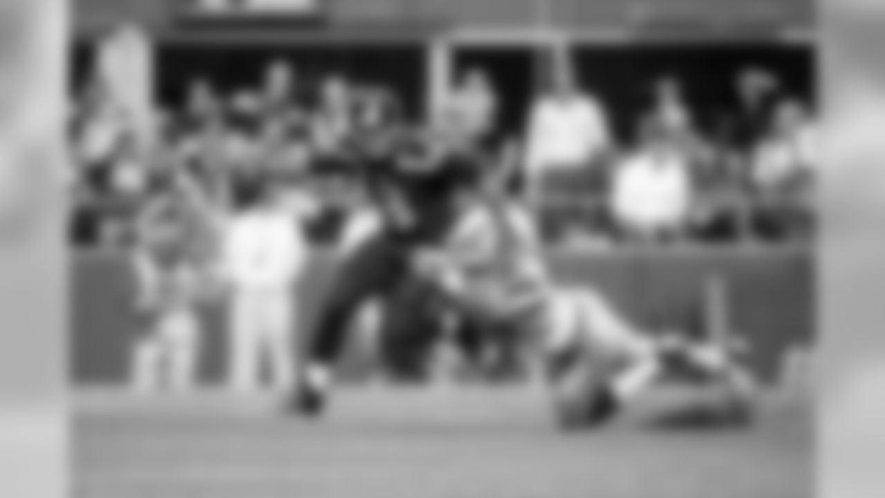 russellwilson_running-17.jpg