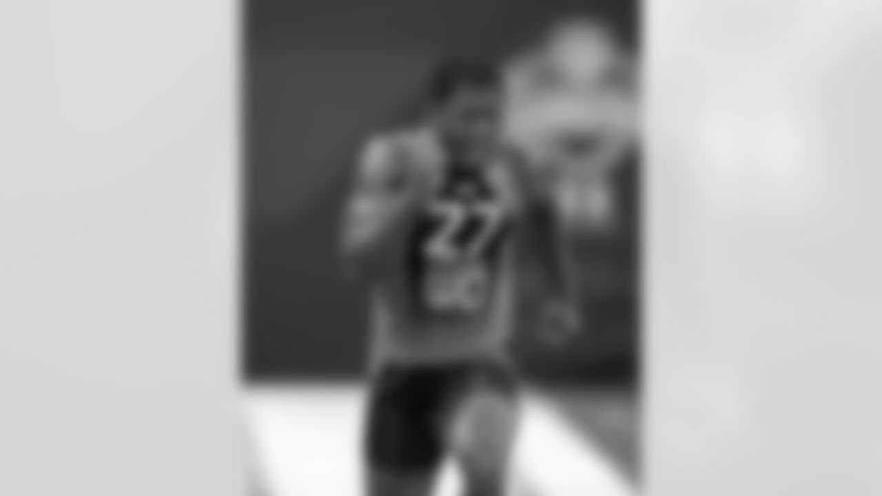 Kansas State wide receiver Tyler Lockett runs the 40 yard dash during the 2015 NFL Scouting Combine at Lucas Oil Stadium on Saturday, February 21, 2015 in Indianapolis, IN. (AP Photo/Ben Liebenberg)