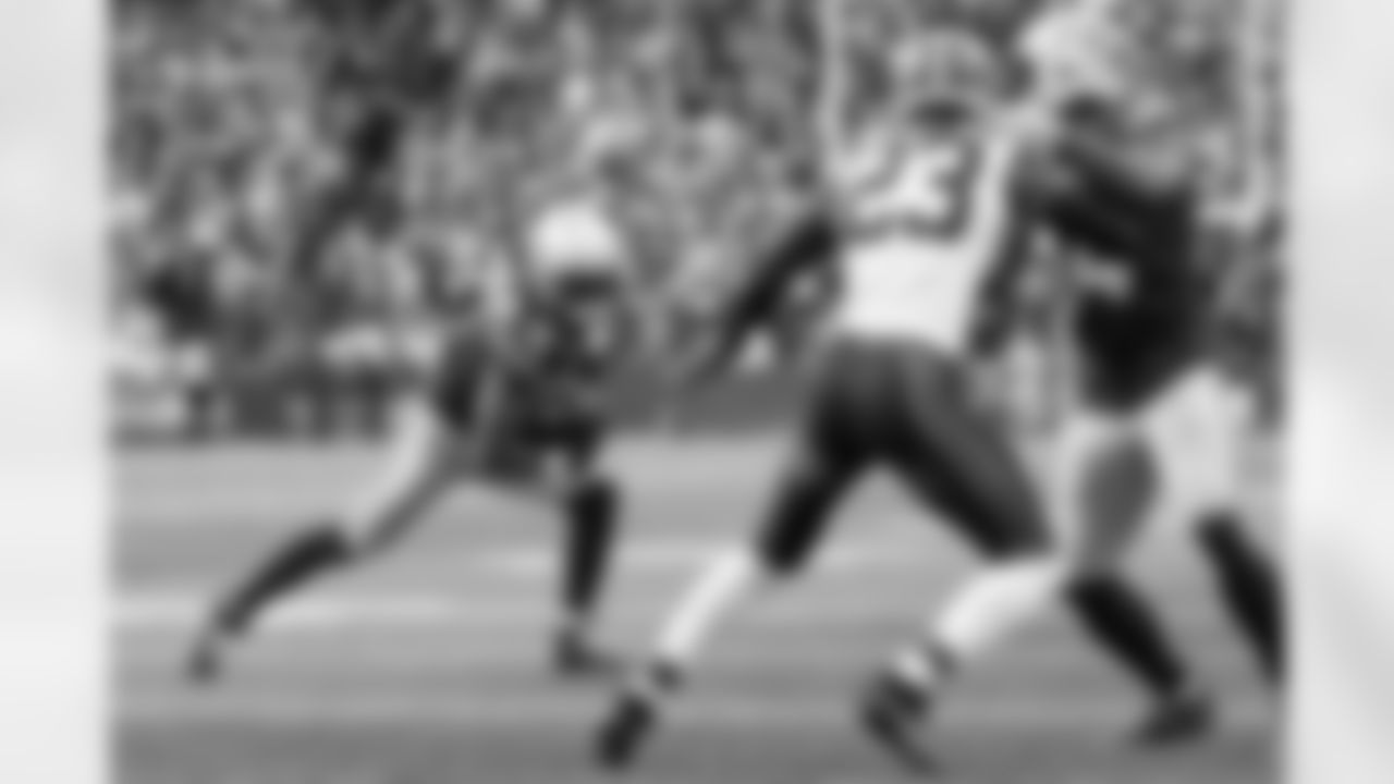 Seahawks receiver Jaxon Smtih-Njigba reads the block of teammate DK Metcalf and cuts outside to score on a pass to give Seattle the lead late in the game.