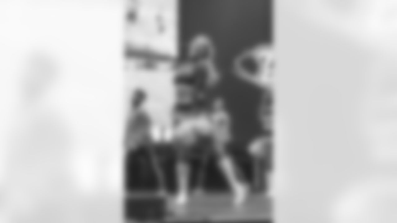 20221127_LVRvsSEA_DANCERS_POTTER-7288