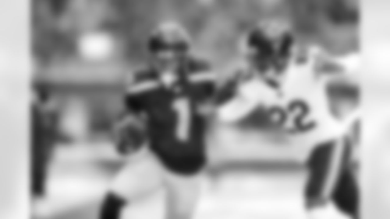 Some of the best photos of Seahawks wide receiver Dee Eskridge taken during the 2021 season.