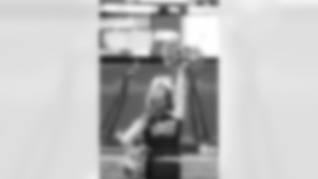 20221127_LVRvsSEA_DANCERS_POTTER-6928