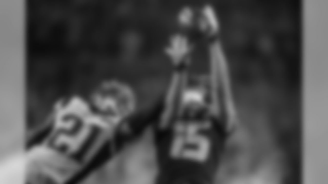 Jermaine Kearse nearly comes up with this catch on a deep route which was broken up at the last minute.