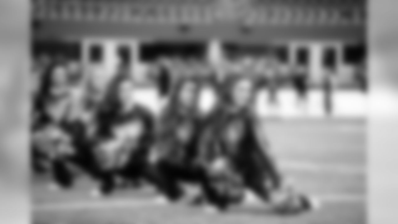 temp20150118_Seahawks_SeaGals_JHG-18.jpg