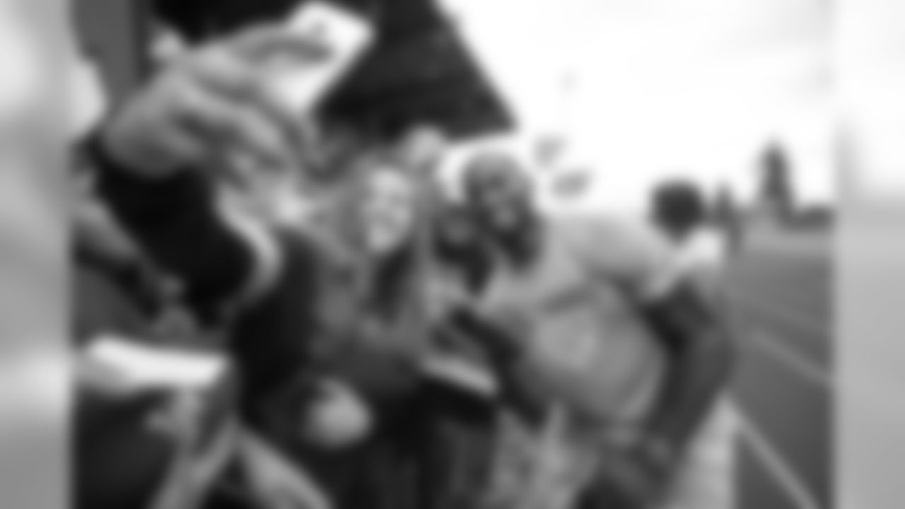 [November 6, 2011]: Cowboys 23- Seahawks 13Dallas Cowboys running back DeMarco Murray (29) and free safety Earl Thomas, right, during an NFL football game Sunday, Nov. 6, 2011, in Arlington, Texas. (AP Photo/Tony Gutierrez)