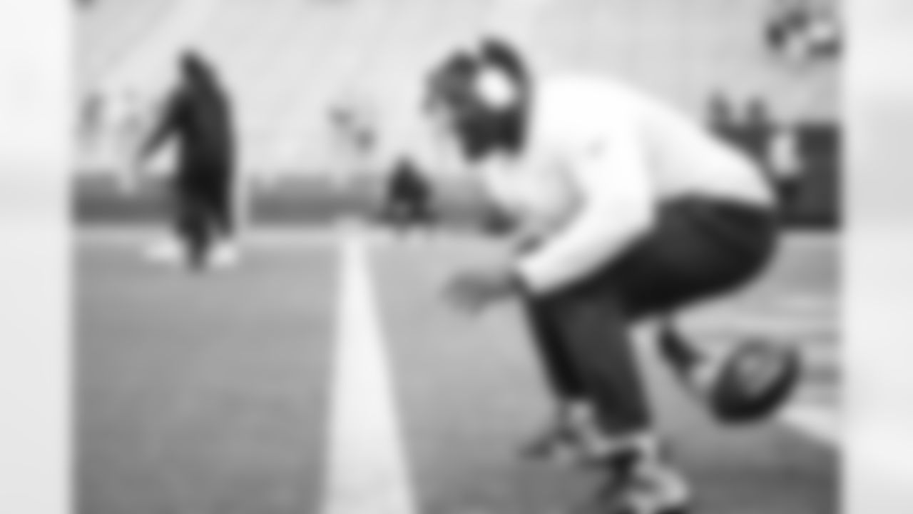 Seahawks center Olu Oluwatimi gets some snaps in during early pregame.
