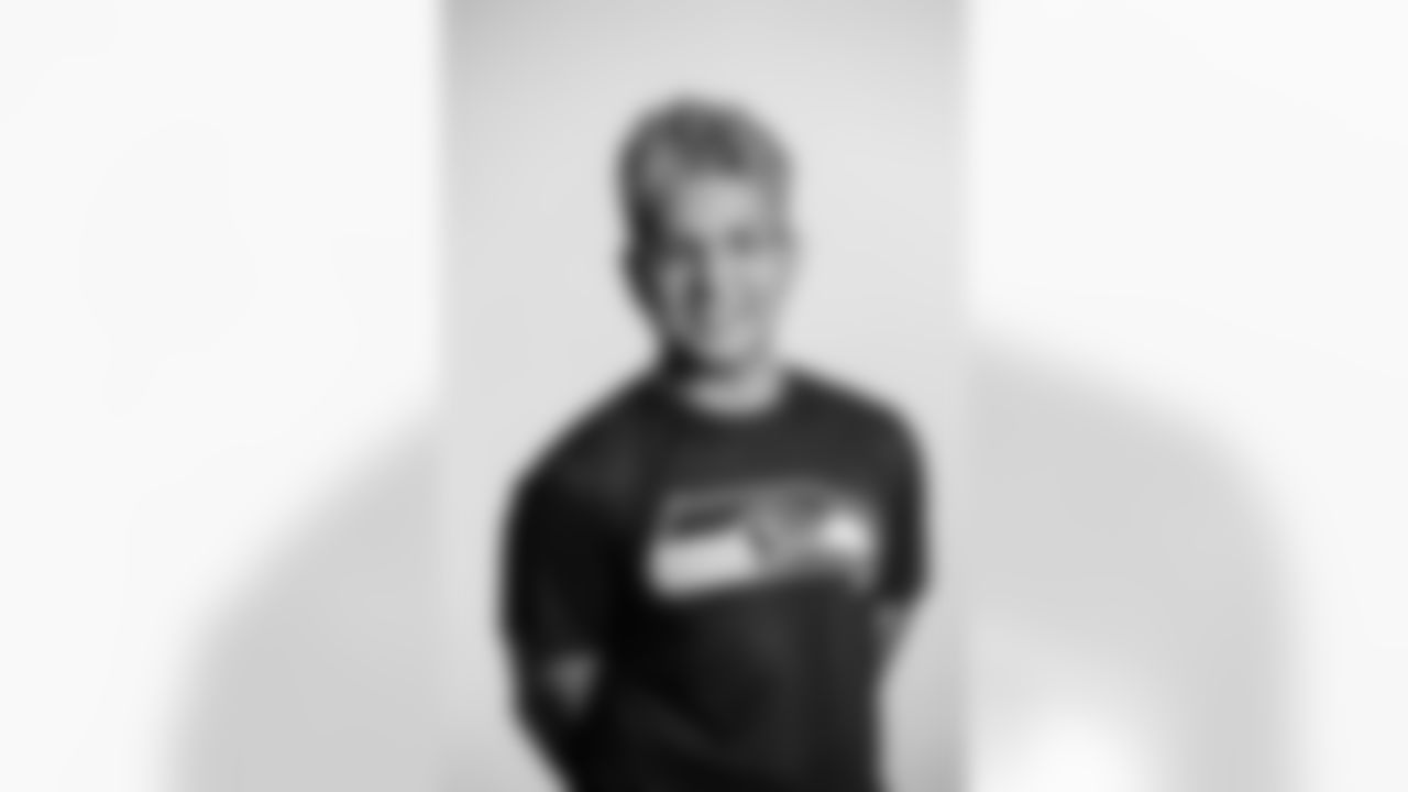 2021-Seahawks-Dancers_Jonny