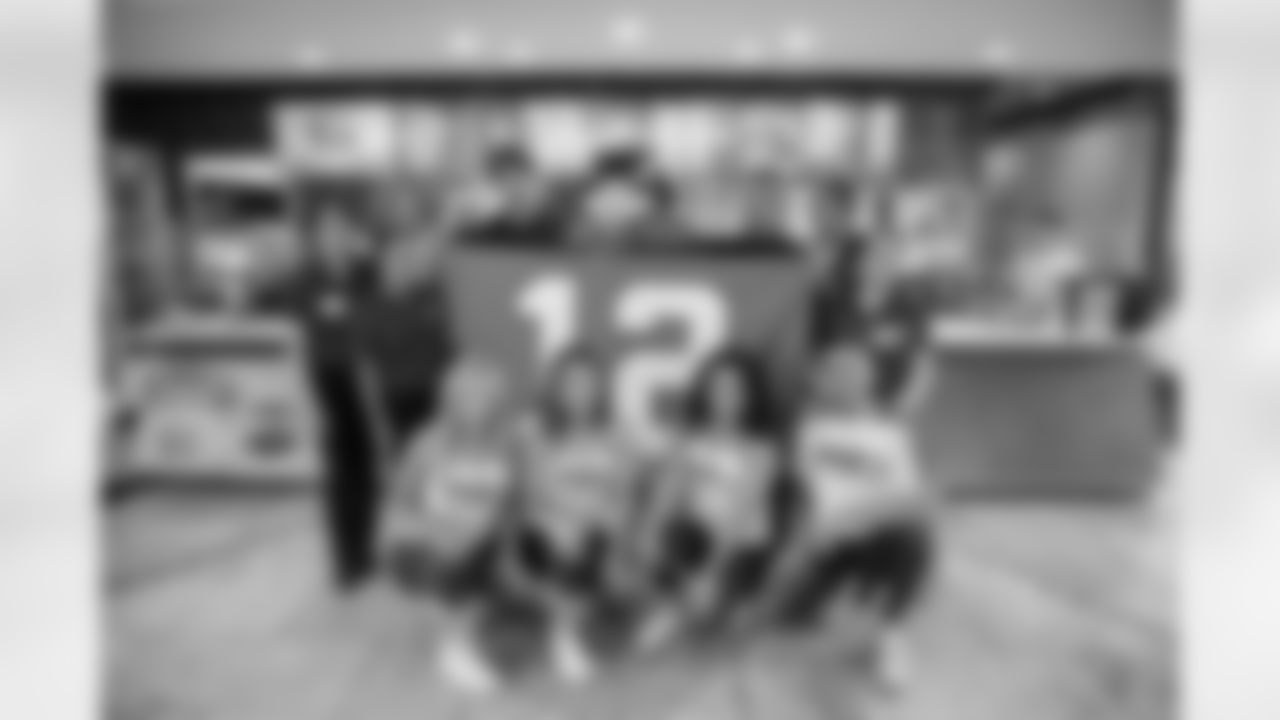 Seahawks-12-Tour-20220617_11-44-51_3672