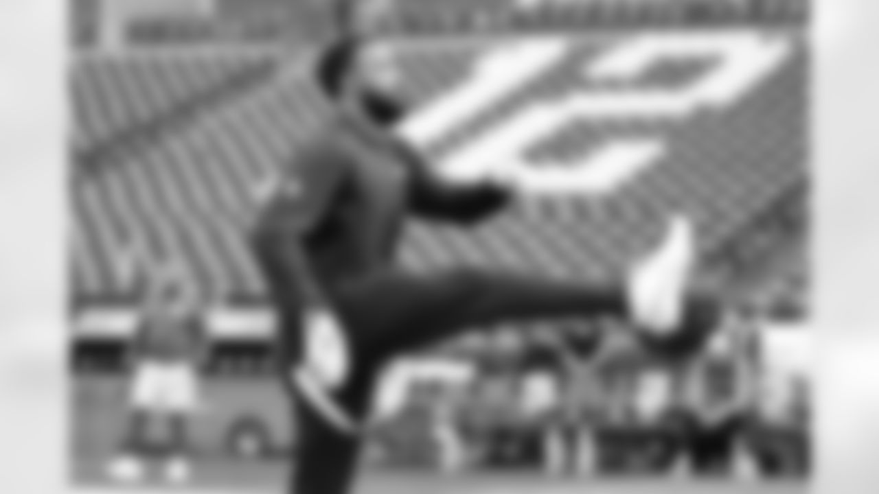 Seahawks safety Julian Love (20) warms up ahead of the season debut against the L.A. Rams at Lumen Field in Seattle, Wash. on September 10, 2023.