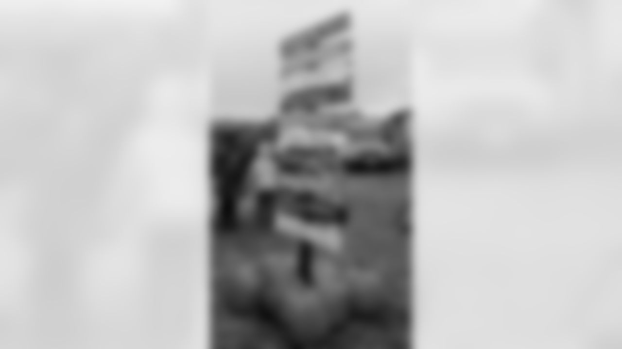 [September 10, 2006]: Seahawks 9 – Lions 6 Detroit Lions linebacker Paris Lenon, right, makes a diving tackle on Seattle Seahawks wide receiver Bobby Engram (84) in the first half of an NFL football game Sunday, Sept. 10, 2006, in Detroit. (AP Photo/Duane Burleson)