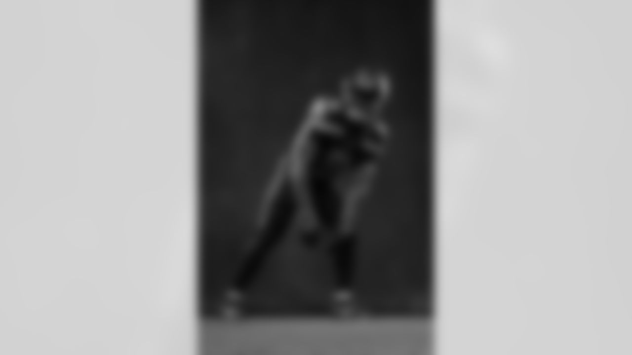Seattle Seahawks running back Kenneth Walker III (9) poses for a portrait during the NFLPA Rookie Premiere on Saturday May 21, 2022 Los Angeles. (Ryan Kang/NFL)