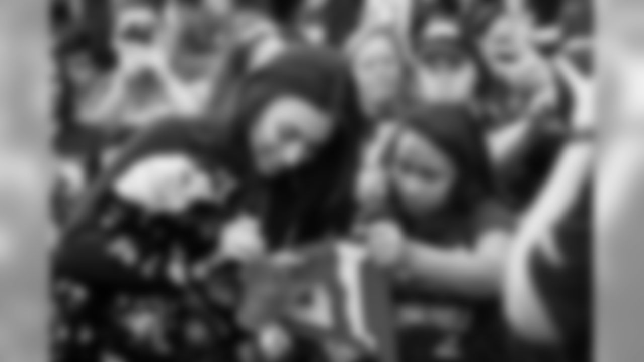 [October 23, 2005]: Seahawks 13- Cowboys 10Defensive back Jordan Babineaux #27 of the Seattle Seahawks runs back in pass coverage against the Dallas Cowboys at Qwest Field on October 23, 2005 in Seattle, Washington. The Seahawks defeated the Cowboys 13-10. (AP Photo/Scott Boehm)